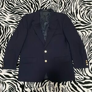 Burberrys luxurious Vintage men’s navy blue 100% wool suit blazer gold buttons